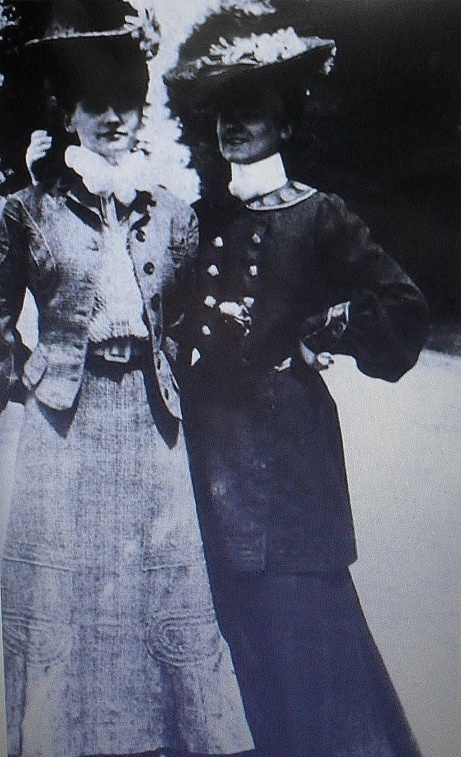 Иллюстрация к книге — Загадочная Коко Шанель [_001.jpg]