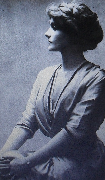 Иллюстрация к книге — Загадочная Коко Шанель [_003.jpg]