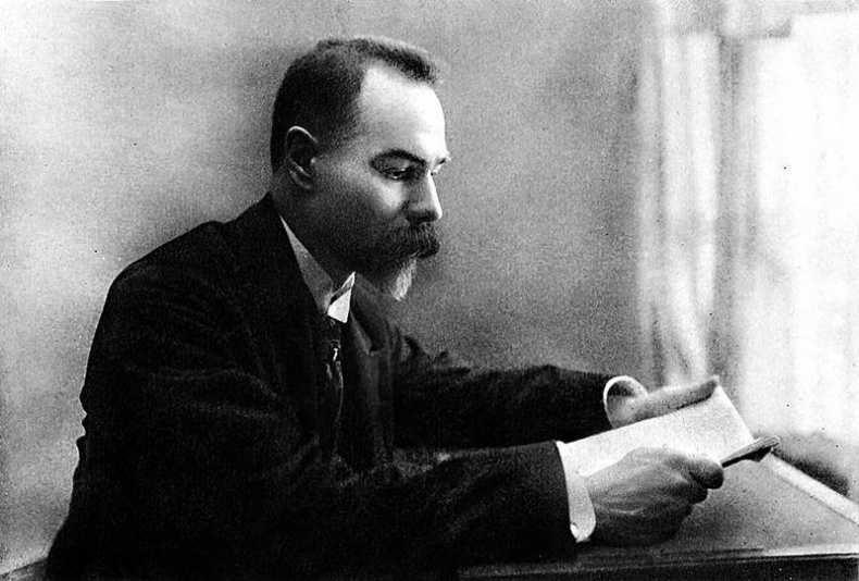 Иллюстрация к книге — Зодчий. Жизнь Николая Гумилева [i_025.jpg]