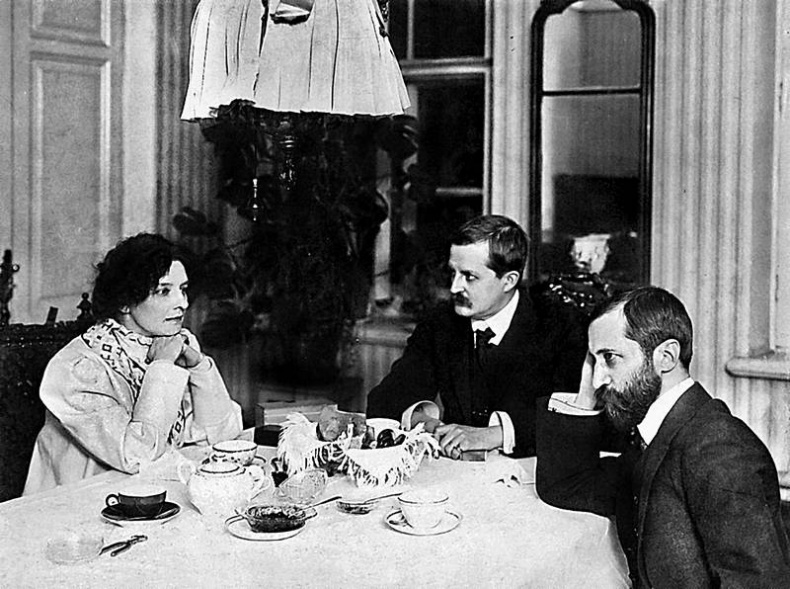 Иллюстрация к книге — Зодчий. Жизнь Николая Гумилева [i_031.jpg]