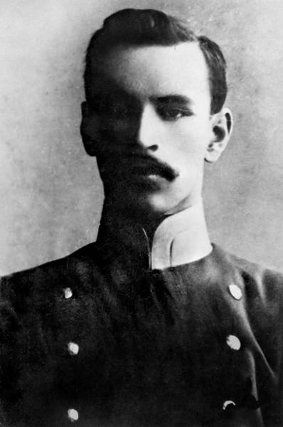 Иллюстрация к книге — Зодчий. Жизнь Николая Гумилева [i_051.jpg]