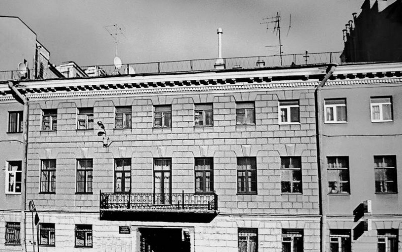 Иллюстрация к книге — Зодчий. Жизнь Николая Гумилева [i_056.jpg]