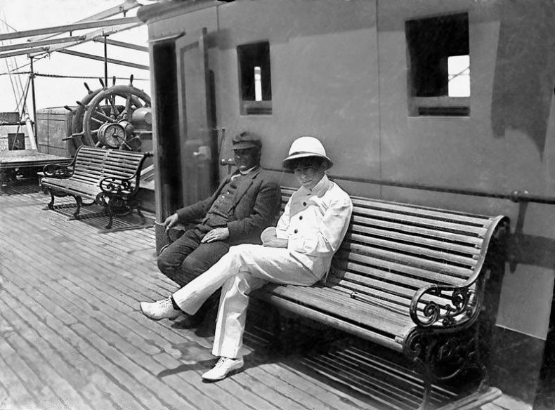 Иллюстрация к книге — Зодчий. Жизнь Николая Гумилева [i_065.jpg]