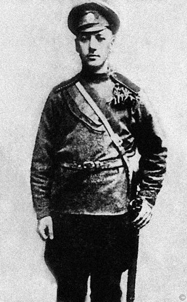 Иллюстрация к книге — Зодчий. Жизнь Николая Гумилева [i_105.jpg]