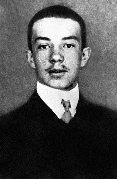 Иллюстрация к книге — Зодчий. Жизнь Николая Гумилева [i_108.jpg]