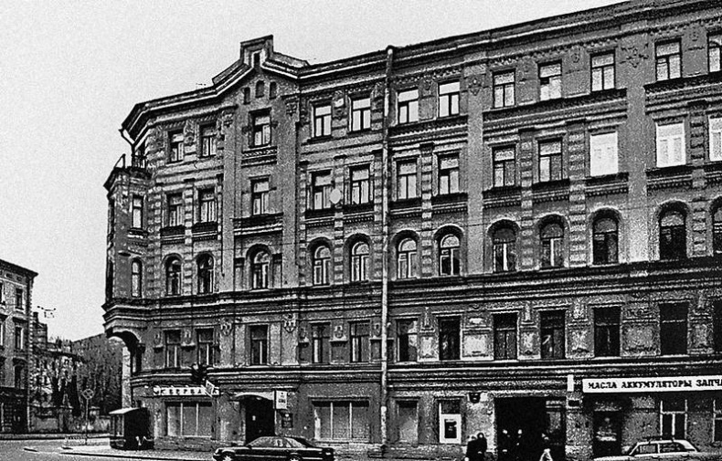 Иллюстрация к книге — Зодчий. Жизнь Николая Гумилева [i_125.jpg]