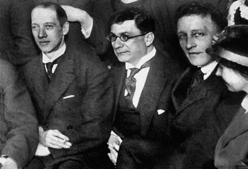 Иллюстрация к книге — Зодчий. Жизнь Николая Гумилева [i_127.jpg]