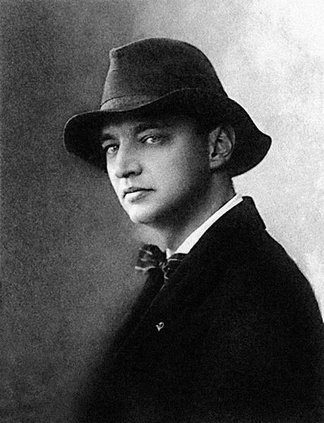 Иллюстрация к книге — Зодчий. Жизнь Николая Гумилева [i_130.jpg]