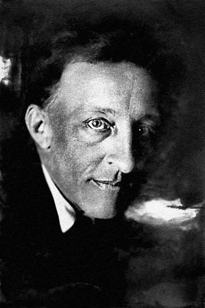 Иллюстрация к книге — Зодчий. Жизнь Николая Гумилева [i_149.jpg]