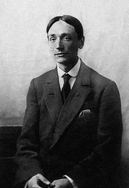 Иллюстрация к книге — Зодчий. Жизнь Николая Гумилева [i_154.jpg]