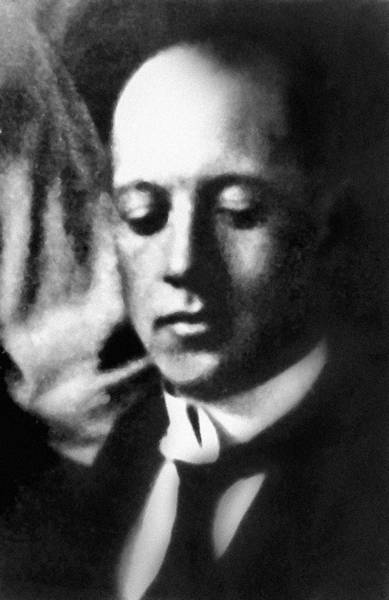 Иллюстрация к книге — Зодчий. Жизнь Николая Гумилева [i_164.jpg]