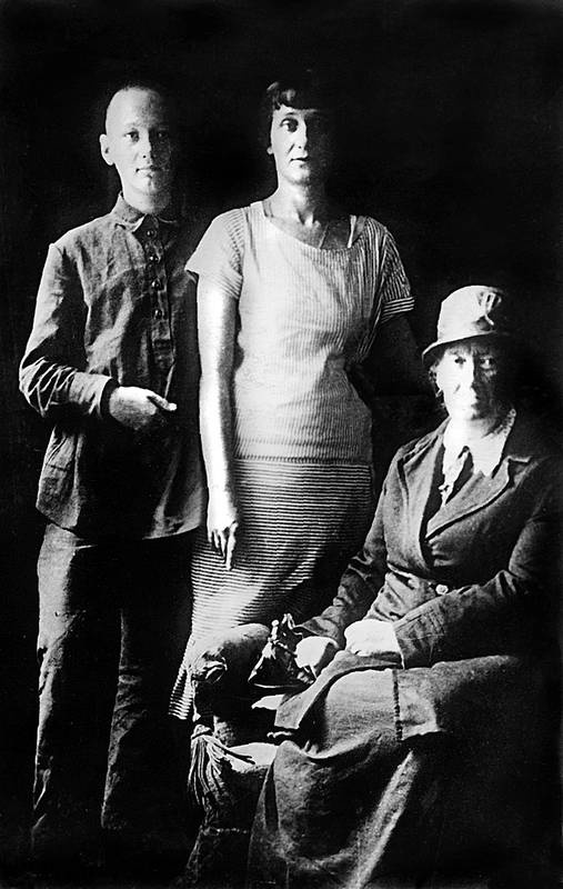 Иллюстрация к книге — Зодчий. Жизнь Николая Гумилева [i_172.jpg]