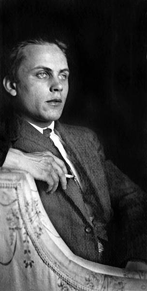 Иллюстрация к книге — Зодчий. Жизнь Николая Гумилева [i_173.jpg]