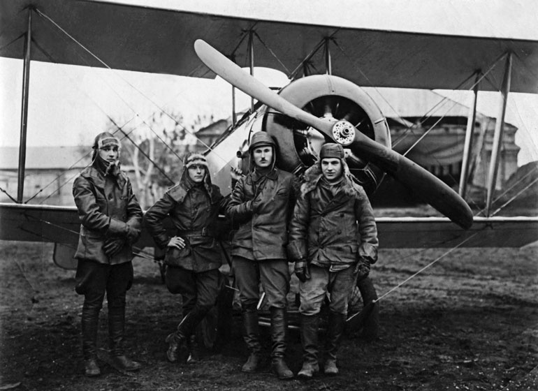 Иллюстрация к книге — Чкалов. Взлет и падение великого пилота [i_010.jpg]