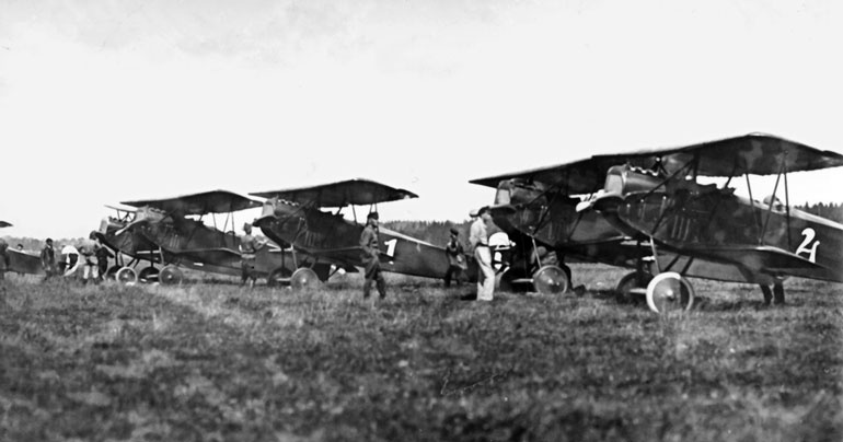 Иллюстрация к книге — Чкалов. Взлет и падение великого пилота [i_012.jpg]