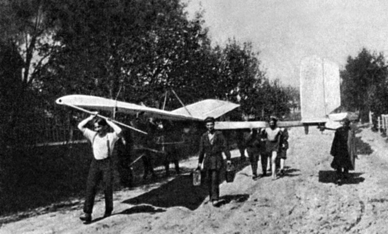 Иллюстрация к книге — Чкалов. Взлет и падение великого пилота [i_021.jpg]