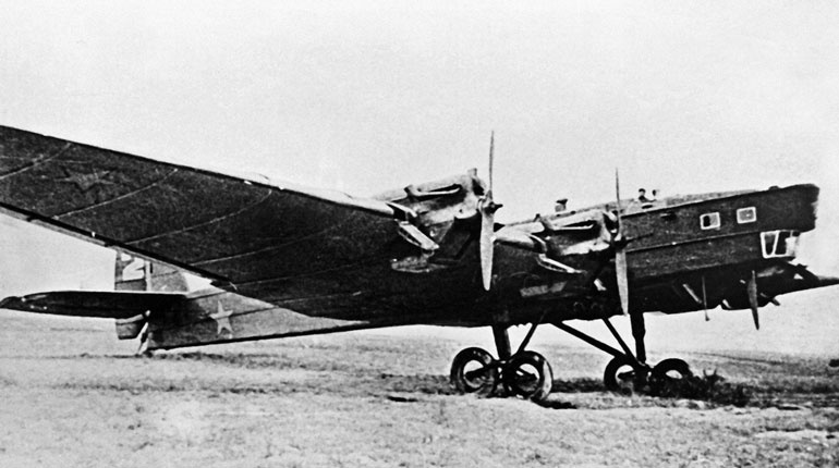 Иллюстрация к книге — Чкалов. Взлет и падение великого пилота [i_033.jpg]