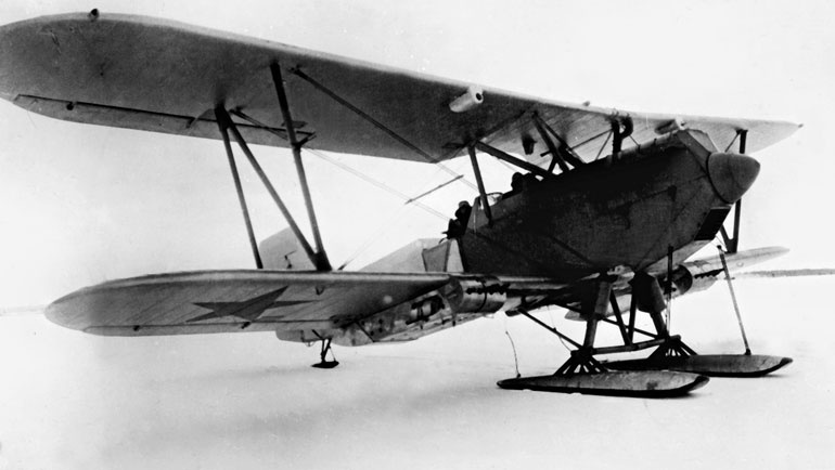 Иллюстрация к книге — Чкалов. Взлет и падение великого пилота [i_036.jpg]