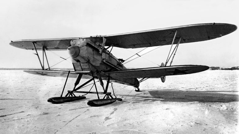 Иллюстрация к книге — Чкалов. Взлет и падение великого пилота [i_037.jpg]