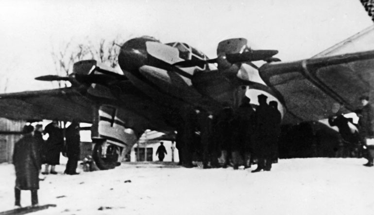 Иллюстрация к книге — Чкалов. Взлет и падение великого пилота [i_056.jpg]