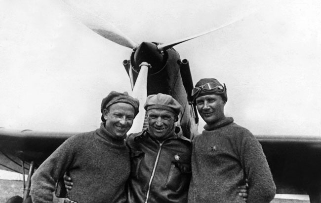 Иллюстрация к книге — Чкалов. Взлет и падение великого пилота [i_064.jpg]