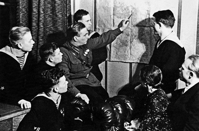 Иллюстрация к книге — Чкалов. Взлет и падение великого пилота [i_081.jpg]