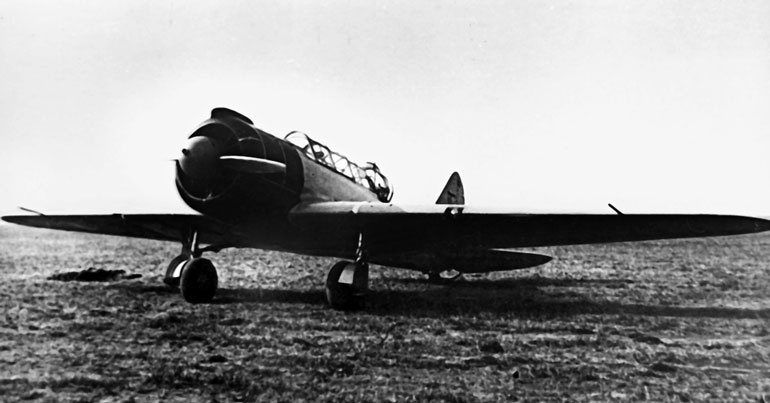 Иллюстрация к книге — Чкалов. Взлет и падение великого пилота [i_084.jpg]