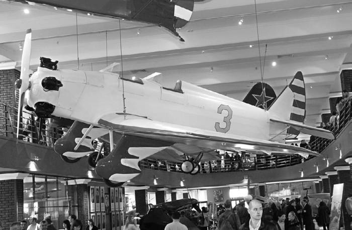 Иллюстрация к книге — Неизвестный Яковлев. "Железный" авиаконструктор [neizyak_1672_img_011.jpg]