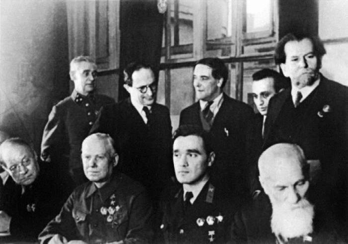 Иллюстрация к книге — Неизвестный Яковлев. "Железный" авиаконструктор [neizyak_1672_img_012.jpg]