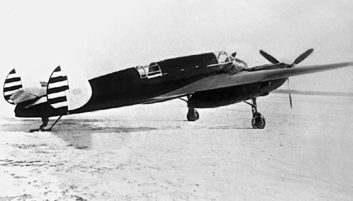 Иллюстрация к книге — Неизвестный Яковлев. "Железный" авиаконструктор [neizyak_1672_img_015.jpg]