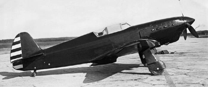 Иллюстрация к книге — Неизвестный Яковлев. "Железный" авиаконструктор [neizyak_1672_img_026.jpg]