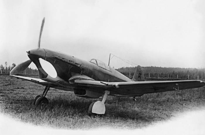 Иллюстрация к книге — Неизвестный Яковлев. "Железный" авиаконструктор [neizyak_1672_img_034.jpg]