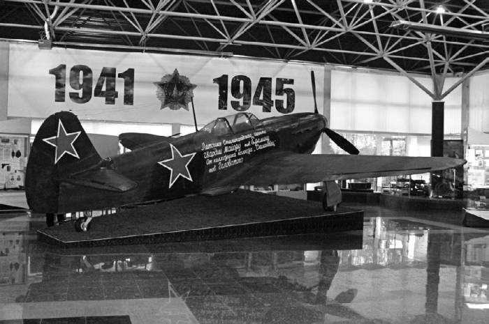 Иллюстрация к книге — Неизвестный Яковлев. "Железный" авиаконструктор [neizyak_1672_img_036.jpg]