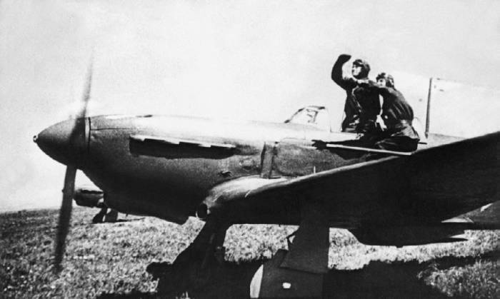 Иллюстрация к книге — Неизвестный Яковлев. "Железный" авиаконструктор [neizyak_1672_img_063.jpg]