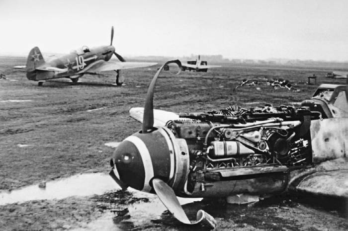 Иллюстрация к книге — Неизвестный Яковлев. "Железный" авиаконструктор [neizyak_1672_img_066.jpg]