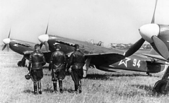 Иллюстрация к книге — Неизвестный Яковлев. "Железный" авиаконструктор [neizyak_1672_img_068.jpg]