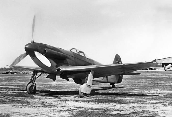 Иллюстрация к книге — Неизвестный Яковлев. "Железный" авиаконструктор [neizyak_1672_img_078.jpg]