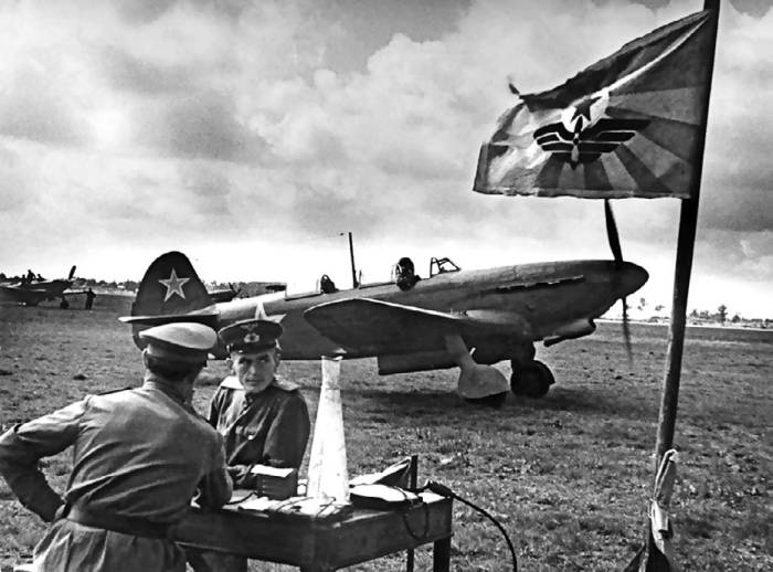 Иллюстрация к книге — Неизвестный Яковлев. "Железный" авиаконструктор [neizyak_1672_img_095.jpg]