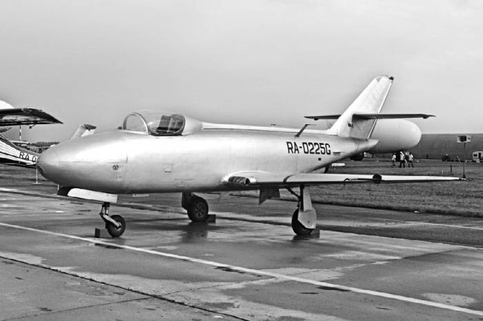 Иллюстрация к книге — Неизвестный Яковлев. "Железный" авиаконструктор [neizyak_1672_img_155.jpg]