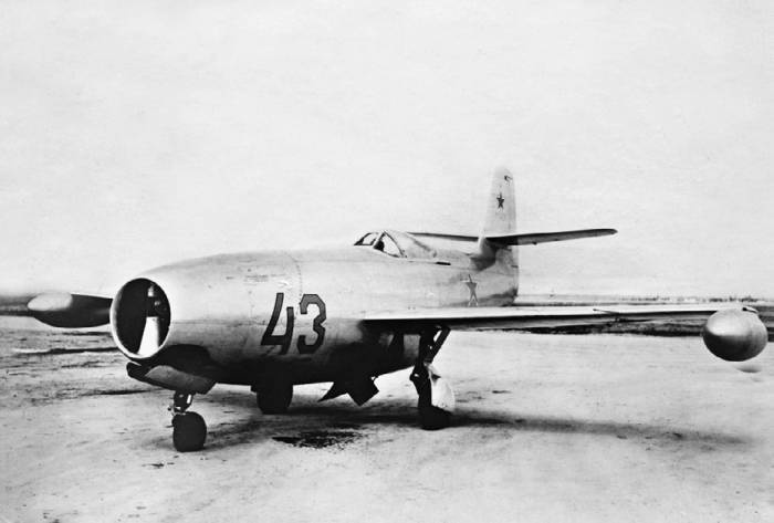 Иллюстрация к книге — Неизвестный Яковлев. "Железный" авиаконструктор [neizyak_1672_img_200.jpg]