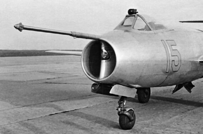 Иллюстрация к книге — Неизвестный Яковлев. "Железный" авиаконструктор [neizyak_1672_img_208.jpg]