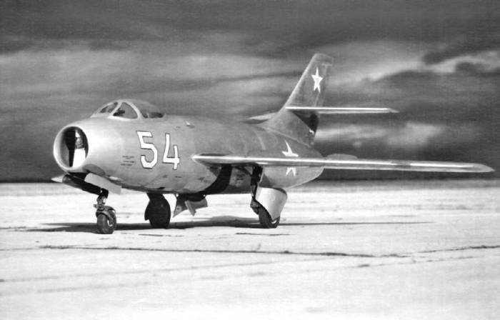 Иллюстрация к книге — Неизвестный Яковлев. "Железный" авиаконструктор [neizyak_1672_img_210.jpg]