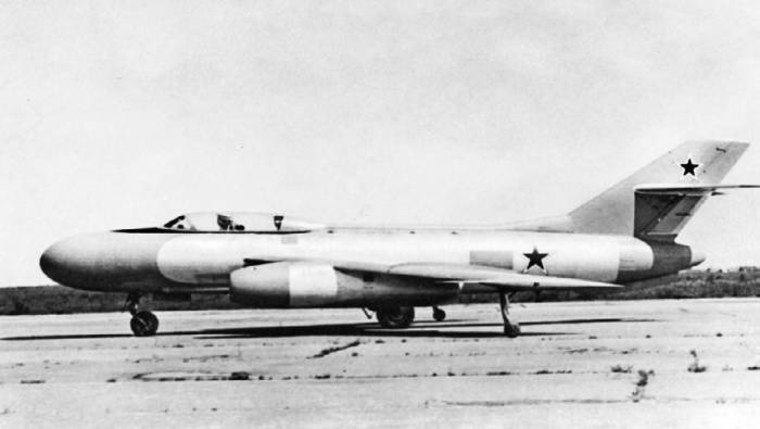 Иллюстрация к книге — Неизвестный Яковлев. "Железный" авиаконструктор [neizyak_1672_img_215.jpg]