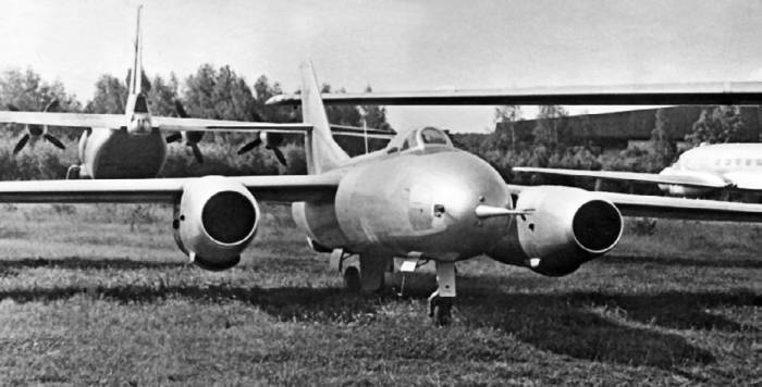 Иллюстрация к книге — Неизвестный Яковлев. "Железный" авиаконструктор [neizyak_1672_img_225.jpg]