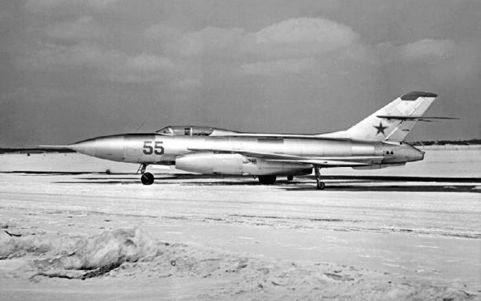 Иллюстрация к книге — Неизвестный Яковлев. "Железный" авиаконструктор [neizyak_1672_img_228.jpg]