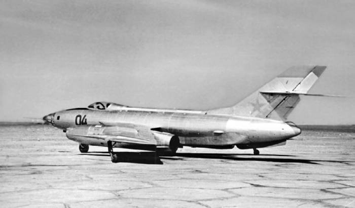 Иллюстрация к книге — Неизвестный Яковлев. "Железный" авиаконструктор [neizyak_1672_img_234.jpg]