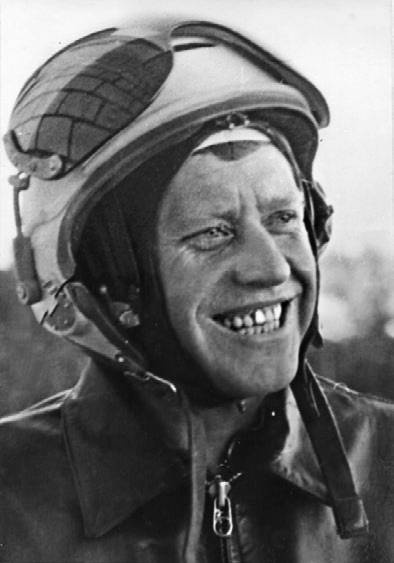 Иллюстрация к книге — Неизвестный Яковлев. "Железный" авиаконструктор [neizyak_1672_img_243.jpg]