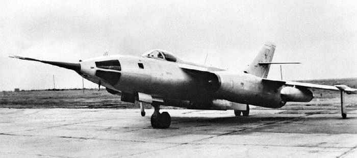 Иллюстрация к книге — Неизвестный Яковлев. "Железный" авиаконструктор [neizyak_1672_img_244.jpg]