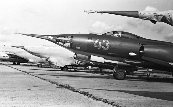 Иллюстрация к книге — Неизвестный Яковлев. "Железный" авиаконструктор [neizyak_1672_img_247.jpg]