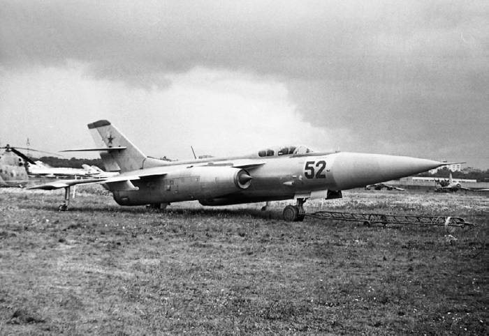 Иллюстрация к книге — Неизвестный Яковлев. "Железный" авиаконструктор [neizyak_1672_img_250.jpg]